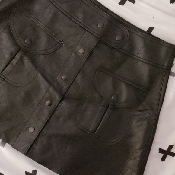 Zara miniskirt - Picture 2 of 5